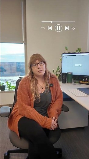 CoStar Group | Desk Tour with a LoopNet Graphic Designer