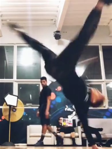 BBOY @AlexanderTheGreat 🇩🇴✖️ BBOY @Thrill3r 🇩🇴( Brooklyn 🌉NYC , NEW YORK🌃🗽🇺🇲📍 )