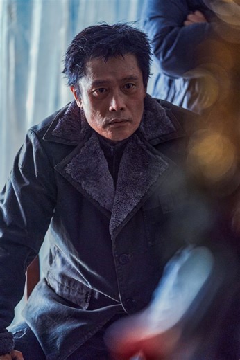 Concrete Utopia (2023) Story Recap