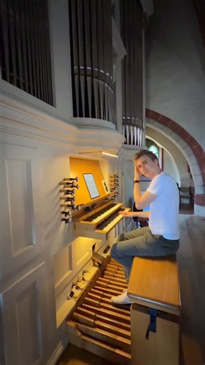 14K views · 3.8K reactions | Sight-reading this famous Tuba Tune.. I think I should learn it!! 朗 #organ #church #kirche #churchorgan #organistsofinstagram #organist #orgue #opera #classical #classic #musik #music #cologne #europe | Paul Fey - Organist & Composer | Facebook