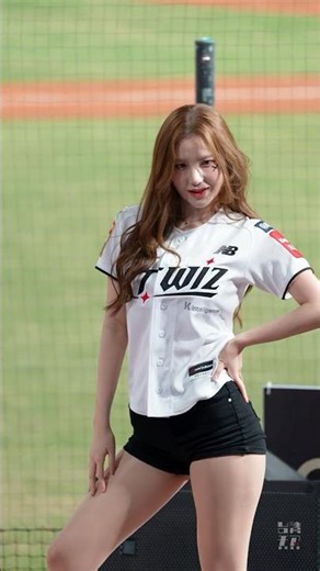 like JENNIE 金海莉 (Kim Hae-ri) 김해리 kt wiz KT 巫師 คินทียวิว #cheerleader 2025/11/7【Taiwan Cheer TV】