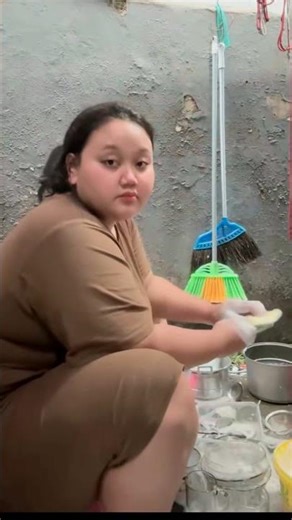 wash dishes #dailyvlog #howtomakecookingoilathome #hijabstyle