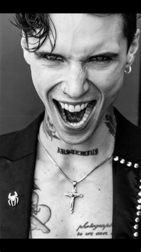 Handsome ass man @Andy Biersack @Black Veil Brides @The Andy Show @Jake Pitts @Lonny Eagleton he’ll forever be my man crush 🩷#onthisday #fypシ゚viral #blackveilbridestiktok #fyppppppppppppppppppppppp #northamerciantour