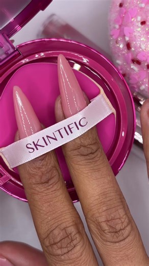 POV: you want radiant, hydrated skin with ZERO dullness and lips that look juicy but still classy 💅🏽💖 The NEW SHADE LAUNCH of the SKINTIFIC Cover Glow Perfect Pink Cushion in 08 Rich Toffee is THAT girl. 10 hour glow, no oxidation, no cakey vibes… just smooth, hydrated, flawless skin that still looks like skin 🥹✨ And don’t even get me started on the SKINTIFIC Hydrating Brightening Lip Serum 😍 Shades 01 Baby Pink and 04 Pink Berry are the prettiest glossy, juicy pinks. Hyaluronic acid peptid