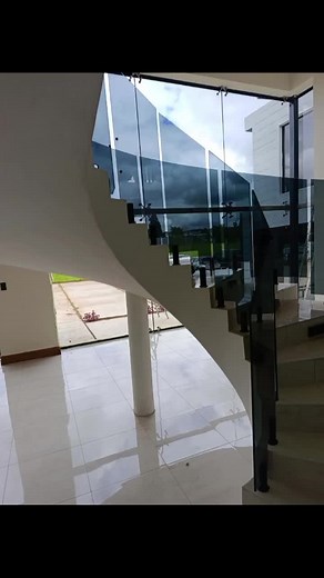 Frameless balustrades and curved glasses