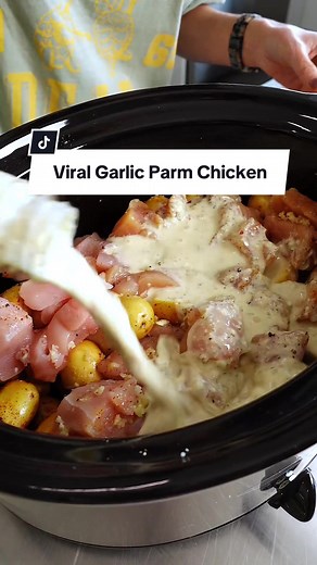 At first, we didn't believe so few ingredients could pack this much flavor, but we were SERIOUSLY mistaken. This slow cooker Parmesan Garlic Chicken and Potatoes is so quick and easy to assemble c/o the Buffalo Wild Wings Garlic Parmesan sauce. It'll leave leftovers so you can enjoy it even more the next day 😮‍💨 🧑‍🍳: Nicole McLaughlin (@NicoleMcLaughlin ) 📸: Nicole McLaughlin 🔗 Head to the link in bio for more on the recipe. #garlicparmesanchicken #buffalowildwingssauce #crockpotmeals #che