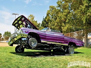 Low Rider Car Hopping : Bouncing To The Music of Car Hydraulics