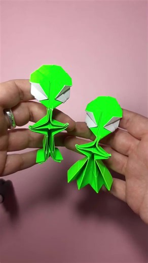 OVNI Origami (Alienigena) X-files #origami #diy #papercraft #foryou #manualidadesfaciles #fypシ #tutorial #origamitutorial #ovni #paperfolding #handmade #handwork #handicraft #toy #alien #alienigena #origamichallenge #easyorigami #tutorialpasoapaso #stepbysteptutorial #origamikids #gurufefa #foryoupage #paper_origami #manualidadestiktok #easy #papiroflexia #fluo #guru #fefa #parati #fun #оригами #折り紙 #摺紙 #종이접기 #extraterrestres #ufo #чужак #外星人 #エイリアン #외계인 #xfiles #scullyandmulder No te olvides de
