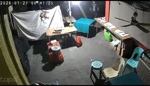 "Magnanakaw ng GASUL sa brgy LUSACAN hulicam" Pasado kaninang 12:42am nakita ang isang lalaki na pumasok sa tindahan at kinuha ang isang gasul. SA ANASTACIA MANOK, SA LUSACAN GASUL PAPAYA NA LANG TINOLA NA | Tiaong Mem