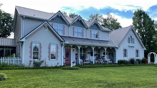 Couple asking for help saving Glendale's 'Pink House' from road project