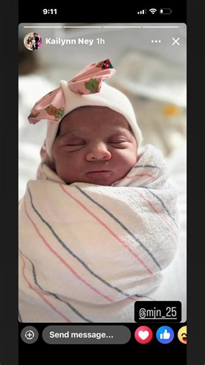 We are so excited to welcome our 7th Great Grandchild. Kamden Zaira Ney was born yesterday morning. 6 lbs 8 ozs Big Brother Kingsley is excited! | Barbara Robinson