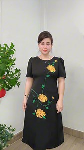 7K views · 27 reactions | Sang trọng & thoải mái:Thiết kế đầm hoa dành riêng cho quý cô U40-U60 – tươi trẻ mà vẫn trang nhã Mã TD17 đầm thêu hoa #thoitrangu40 #damtrungnien #thoitrangthietke #đầmthiếtkế | Shopbigsize | Facebook