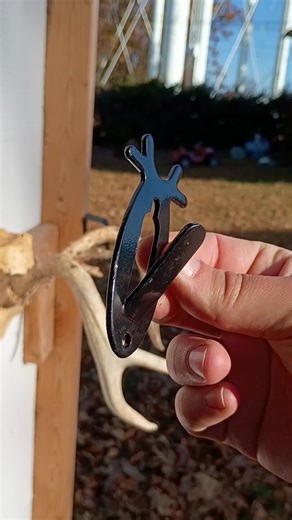 Simple way to level any skull mount. #tiktokshopblackfriday #huntinggear #homedecor #budgetfinds #giftideas