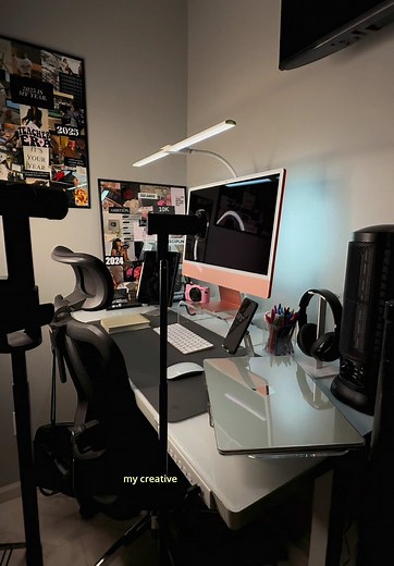 Graphic Designer Desk Setup Guide for Creatives