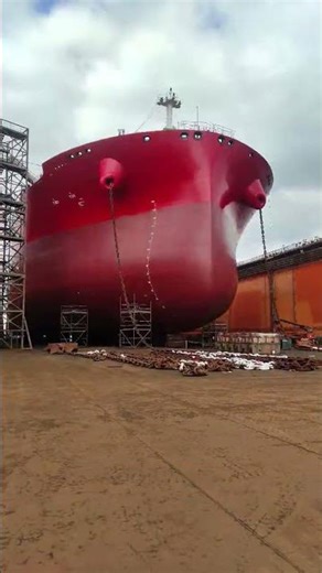 ship painting process / toxic paint