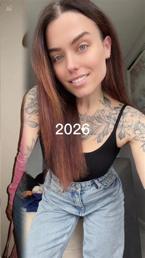 Hahahaha was 19 in the summer of 2006! And I had that exact pink velour hoody lol not got the Von Dutch cap! Was too expensive at the time ! Also those chunky highlights lol #80sbaby #00steen #tattoogirl #trend #CapCut