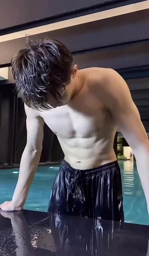 Trai hồ bơi có khác #fpy #fpyシ #xuhuong #xuhuongtiktok #trai6_mui #vitamintrai6mui #gym #gymnastics #gymlife #gymlover #bodychallenge #trai6mui #traisaumui