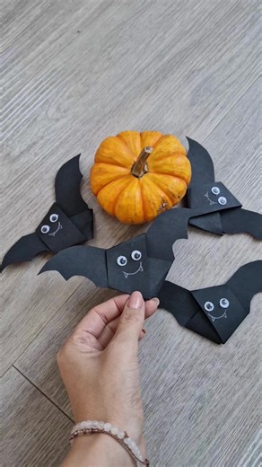 Bat🦇 I made printable template for my members ❤️JOIN HERE 👉https://papermagicreny.gumroad.com/l/tTMXwY and support my work #craftymom #craftforkids | Paper Magic