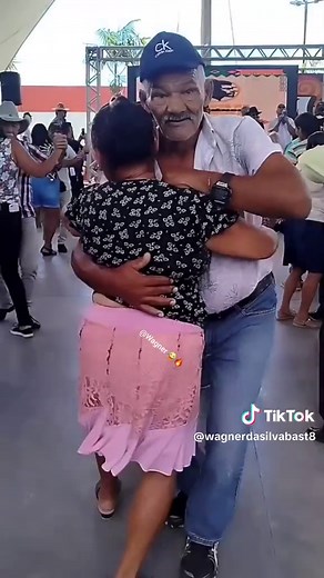 Animada Dança do Leite de Coco