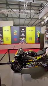 Ci siamo! eBay scalda i motori e si prepara ad accogliere tutti gli amanti delle due ruote all’eBay Garage!🤩 Vieni a provare il simulatore auto VR46, ammira la straordinaria show bike e scopri il merchandising ufficiale Mooney VR46 Racing Team🟡 E non dimenticarti di passare al nostro photobooth per scattare un'istantanea memorabile📸 Ma non è tutto! All'eBay Garage, avremo il piacere di accogliere ospiti speciali, tra cui piloti ed ex piloti di fama internazionale🏍️ Cosa aspetti? Ci trovi all