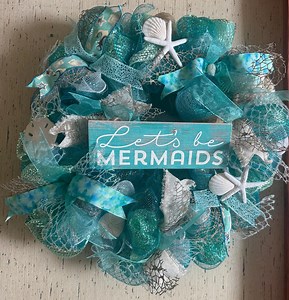 18” Mermaid @ Heart Wreath, Burlap Deco Mesh Wreath With Seashells. Nautical Beach Themed Wreath/wall Hanging - Etsy Canada