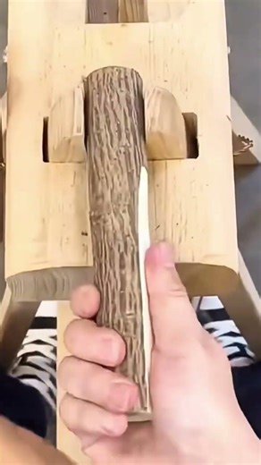 Peeling Wood Logs Using Draw Knives For Professional Detailed Creative Woodworking Projects