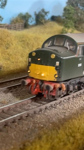 The Bachmann 40 #modelrailways #modeltrains #train #railway #diesel #class40 #bachmann #freight