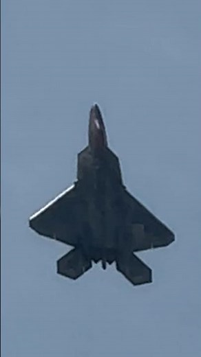 Listen To The Pratt & Whitney F119 Engines As The F-22 Goes Vertical 🔊🔊🔊