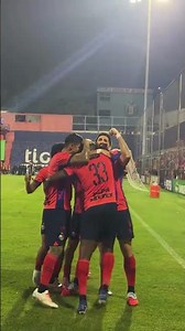 ¡Que manera de celebrarlo! Alejandro Cabeza hizo explotar al estadio