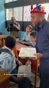 Yan Mandenas Pantau Langsung MBG di Wamena, Wabub Ingin Makan Gratis Tersebar di 40 Distrik