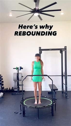 Okayyy but How fun is this song?! 🎶 When you bounce with me, the music can always sets the vibe. Turn it up, let yourself move, and feel like you’re bouncing right to the beach. 🌊✨ Stay Low & Burn It Out: Focus on staying low in your bounce. This isn’t just cardio—it’s a full-body workout that lights up your legs, glutes, and core while keeping it fun. 🔥 Detox & Defend Your Body: Rebounding helps your lymphatic system flush out toxins, reduce inflammation, and boost circulation so your body f
