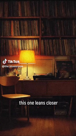Some players don’t raise their voice, they lower it. 🎸The Blues Room #blues #vinylrecords #bluesguitar #slowblues #guitartok