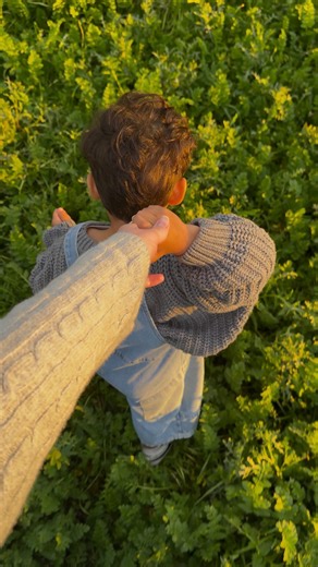 Melissa Isabel | This is your sign to begin the 1,000 Hours Outside challenge on January 1st 🌱 The “rules” are simple: • Spend time outside — anywhere... | Instagram