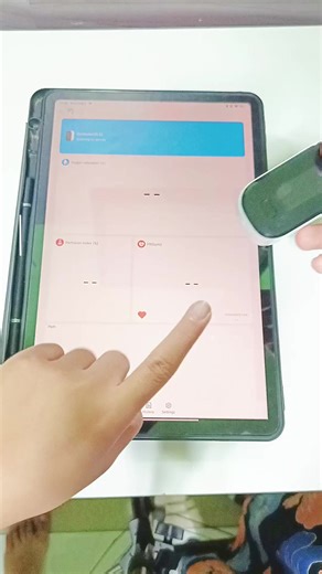 Normal is 95–100% SpO₂ and 60–100 bpm heart rate. Know your numbers. Monitor daily. #pulseox #nursingstudent #nurselife #healthmonitoring #oxygenlevel