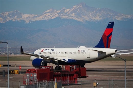 Delta flight out of SLC strikes bird, forcing plane to turn around