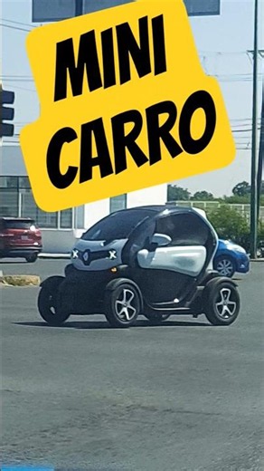 ¿El auto más pequeño del mundo? 😲🚗 ¡Este Renault se robó las miradas en la Ciudad! 🏙️