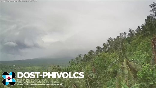 PINAKAMALAKING PYROCLASTIC DENSITY CURRENT O USON SA MAYON VOLCANO Naitala ang pinakamalaking pyroclastic density current (PDC) o uson sa Mayon Volcano 10:35 AM ngayong Lunes na siyang nagdulot ng ashfall sa ilang barangay sa Camalig at Guinobatan, Albay. Nananatili sa Alert Level 3 sa bulkan, at mahigpit na ipinagbabawal ang pagpasok sa 6-kilometrong Permanent Danger Zone. 📸: Phivolcs/Facebook | GMA Public Affairs