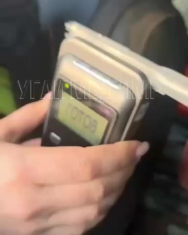 Пьяный на мини-тракторе Вечером 28 февраля в посёлке Карманово Григориопольского района сотрудники ГАИ остановили мини-трактор. За рулём был 48-летний местный житель Степан Васильевич Толмачёв. Во время беседы инспекторы почувствовали запах алкоголя. Мужчина признался, что пил вино, к тому же у него никогда не было водительского удостоверения. Он согласился пройти проверку на месте. Алкотестер показал 0,345 мг/л алкоголя, это выше допустимой нормы. Мужчину отстранили от управления транспортом. В