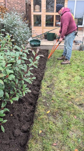 Lawn edging We use Bahco professional shears as they are made rather well and last a few years even with daily use. Much cheaper than a strimmer and costs way less to run. Especially as we are getting squeezed quite a bit in the UK at the moment. I find this is the most cost effective option Plus I've been doing it like this for 50 years I still have my grandfathers lawn edging shears from the 50s and they cut as well today as they did then. Which speaks for itself as I used to use them in the b