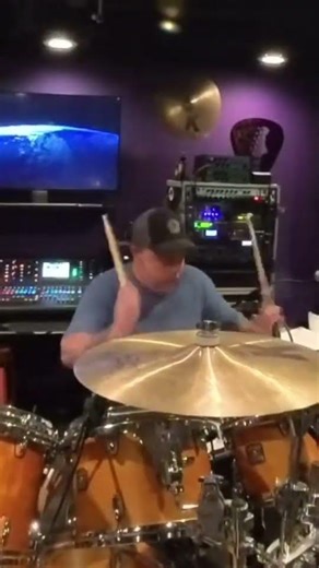 I learned how to move the logo overlay… yay 🐀