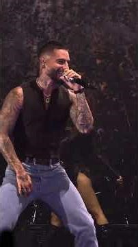 Maluma, el escenario y una locura total