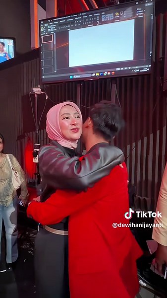 Dewi Hani Jayanti ke Indosiar: Kedatangan, Mobil, dan Reaksi Robi