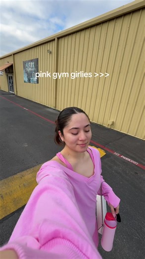 My pink workout clothes collection is expanding and I love it 💕 #riograndevalley #workout #gym #pink #pinkgirly