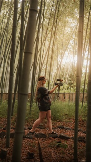 L I Z Z I E P E I R C E ☾ on Instagram: "Last year was full of big changes, and some days it felt like I was starting over not knowing what would happen both personally and professionally. But here’s what I know for sure. Most creatives don’t struggle with talent. They struggle with structure, strategy, and knowing how to get paid what they are worth. The systems you put in place make all the difference. Packaging your offers, quoting with confidence, closing clients, and streamlining your workf