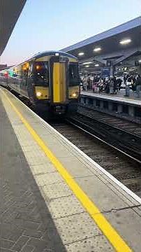 Southeastern Class 375 train passes through London Bridge on an ECS movement to London Cannon Street