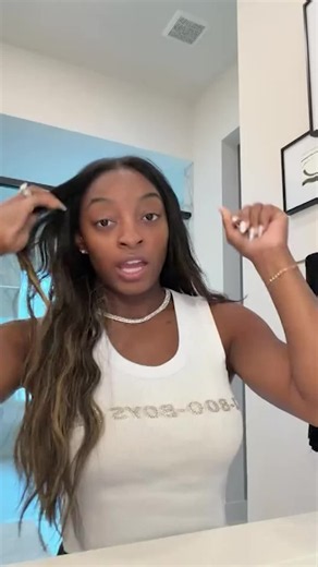 😧 Simone Biles says a gang of intruders hit the Chicago home she shared with football player hubby Jonathan Owens and rolled off in her pricey Porsche -- a story she casually dropped while doing her makeup!