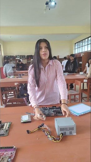 ¿Cuáles son los componentes básicos de una computadora?