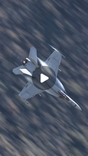 Alex on Instagram: "The classic turn n’ burn - F/A-18E of VFA-146 the “Blue Diamonds” based out of NAS Lemoore down in the dust with extra thrust on the Low Level (2/2024) - - - #sidewinderlowlevel #sidewinder #500feet500knots #lowlevel #vfa146 #vfa146bluediamonds #naslemoore #f18 #f18e #f18superhornet #lowlevelflying #jetsinthewild #aviation #militaryaviation #militaryaviationphotography #military #pilot #fighterjet #aviationphotography #r2508 #canon #canonphotography"