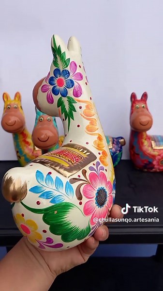 Llamita Caricatura: Artesanía Peruana a tu Alcance