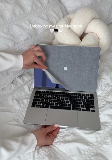 Unboxing My First MacBook Air M4 13”